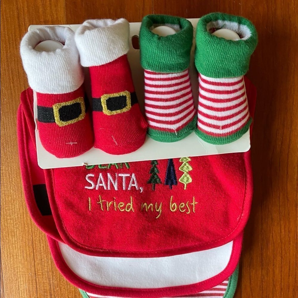Little Treasures Absorbent Bibs and 2 pair of matching socks. 0-9 months